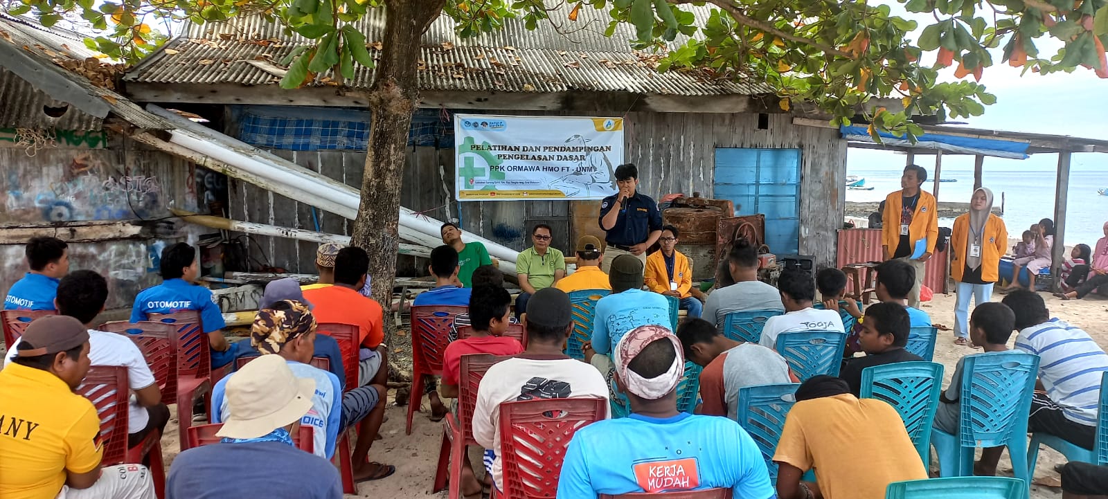 Pelatihan Pendampingan Pengelasan  Dasar bagi Warga Nelayan Barrang Caddi oleh Mahasiswa Fakultas Tekhnik UNM Makassar